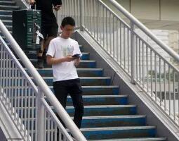 上下楼梯玩手机识别  自动识别区域内打电话行为-及时预警