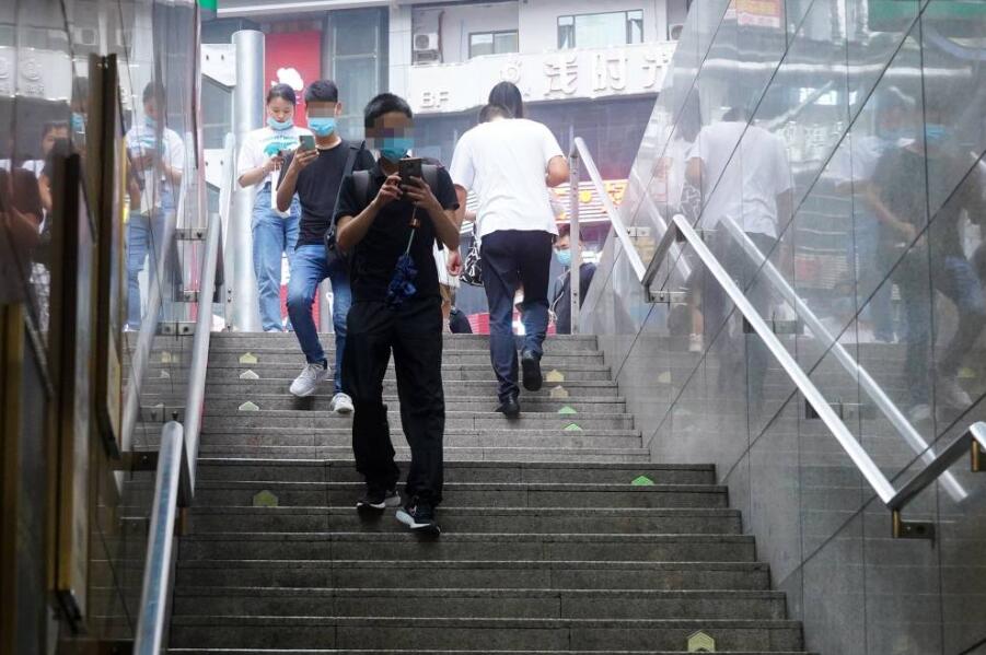 上下楼梯玩手机识别算法 玩手机识别预警系统
