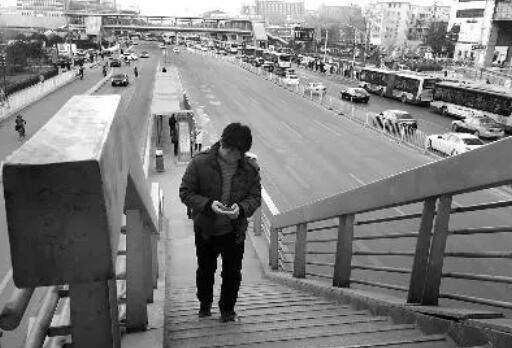 上下楼梯玩手机识别算法 玩手机识别预警系统