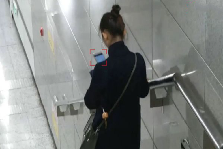 上下楼梯玩手机识别 自动识别区域内打电话行为-及时预警