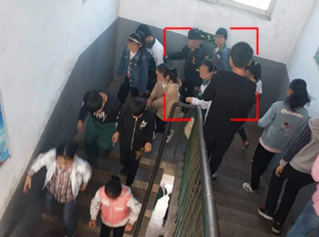 智慧校园楼道拥挤识别系统 防踩踏预警系统