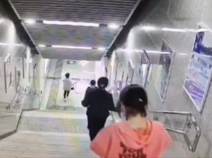 上下楼梯玩手机识别系统 玩手机视频分析检测系统