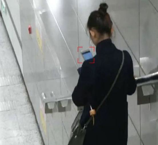 安全事故你留意了吗 边走边玩下楼梯玩手机识别系统
