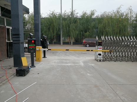 工厂车辆识别门禁系统 工厂仓库安全危害识别